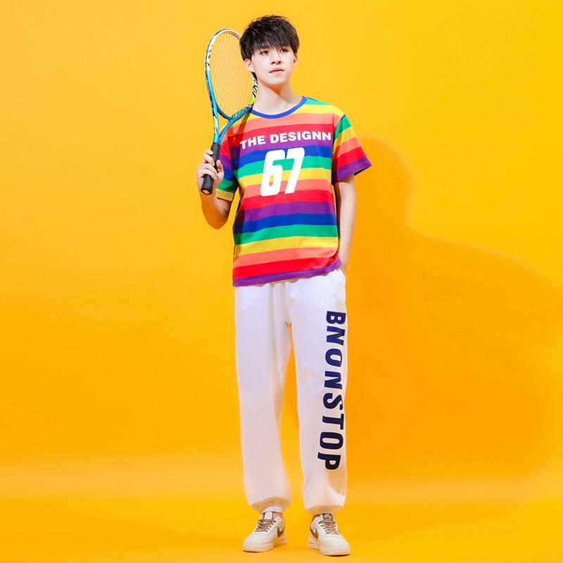 Rainbow-coated short sleeves with coats and white pants